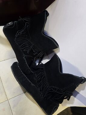 Okotoks Dancer Black Manitobah Mukuluks Ankle Boots